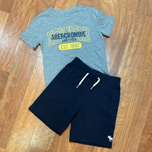 Abercrombie Kids T-Shirt and Navy Blue Fleece Shorts Set Boys Size 5